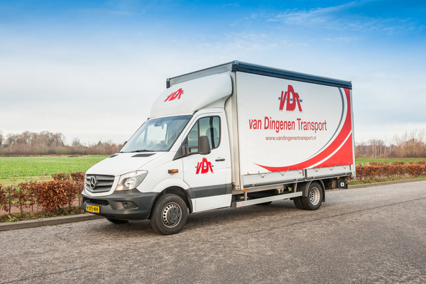 Foto van zijkant sneltransport busje VDT