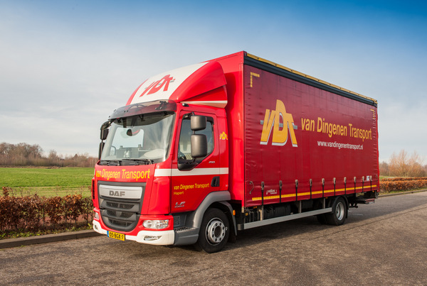 Foto van zijkant sneltransport busje VDT