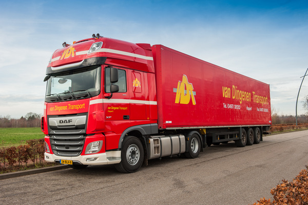 Foto van zijkant sneltransport busje VDT