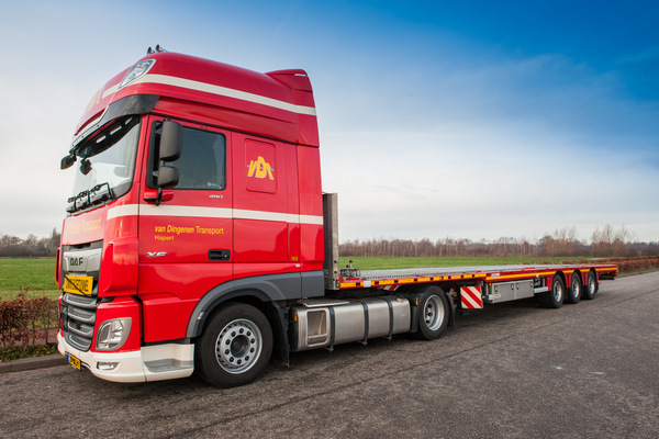 Foto van zijkant sneltransport busje VDT