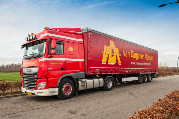 Foto van zijkant sneltransport busje VDT
