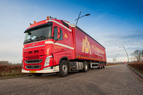 Foto van zijkant sneltransport busje VDT