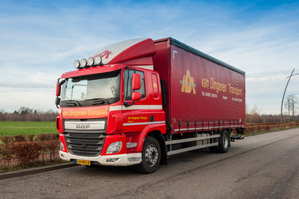 Foto van zijkant sneltransport busje VDT