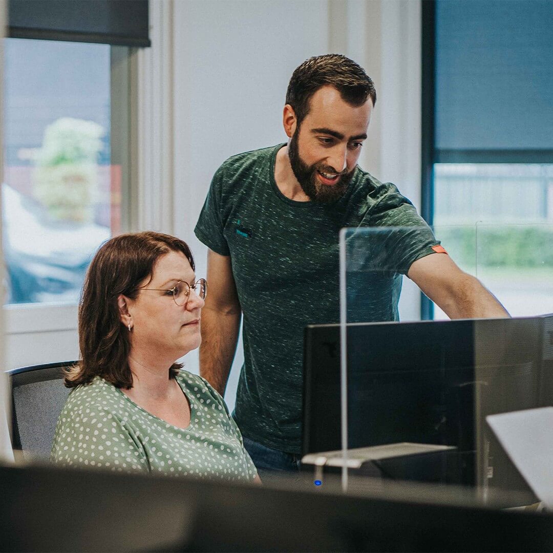 Vergelijkingsafbeelding van het wagenpark van VDT 85 jaar geleden vs 2022